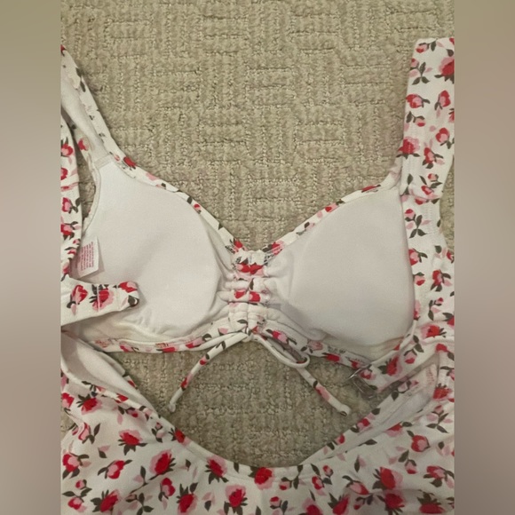 🏷️Cute Target Flower Bathing Suit - Picture 3 of 4